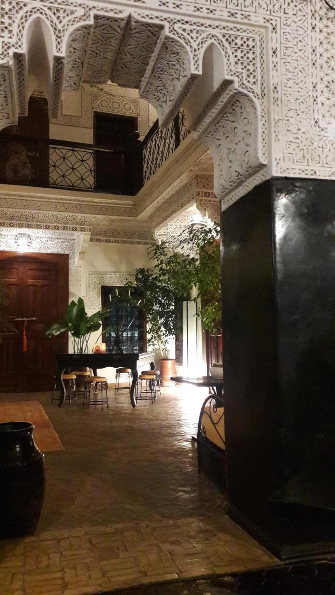 Riad Les Nuits De Marrakech มาร์ราเกช ภายนอก รูปภาพ The interior of the restaurant