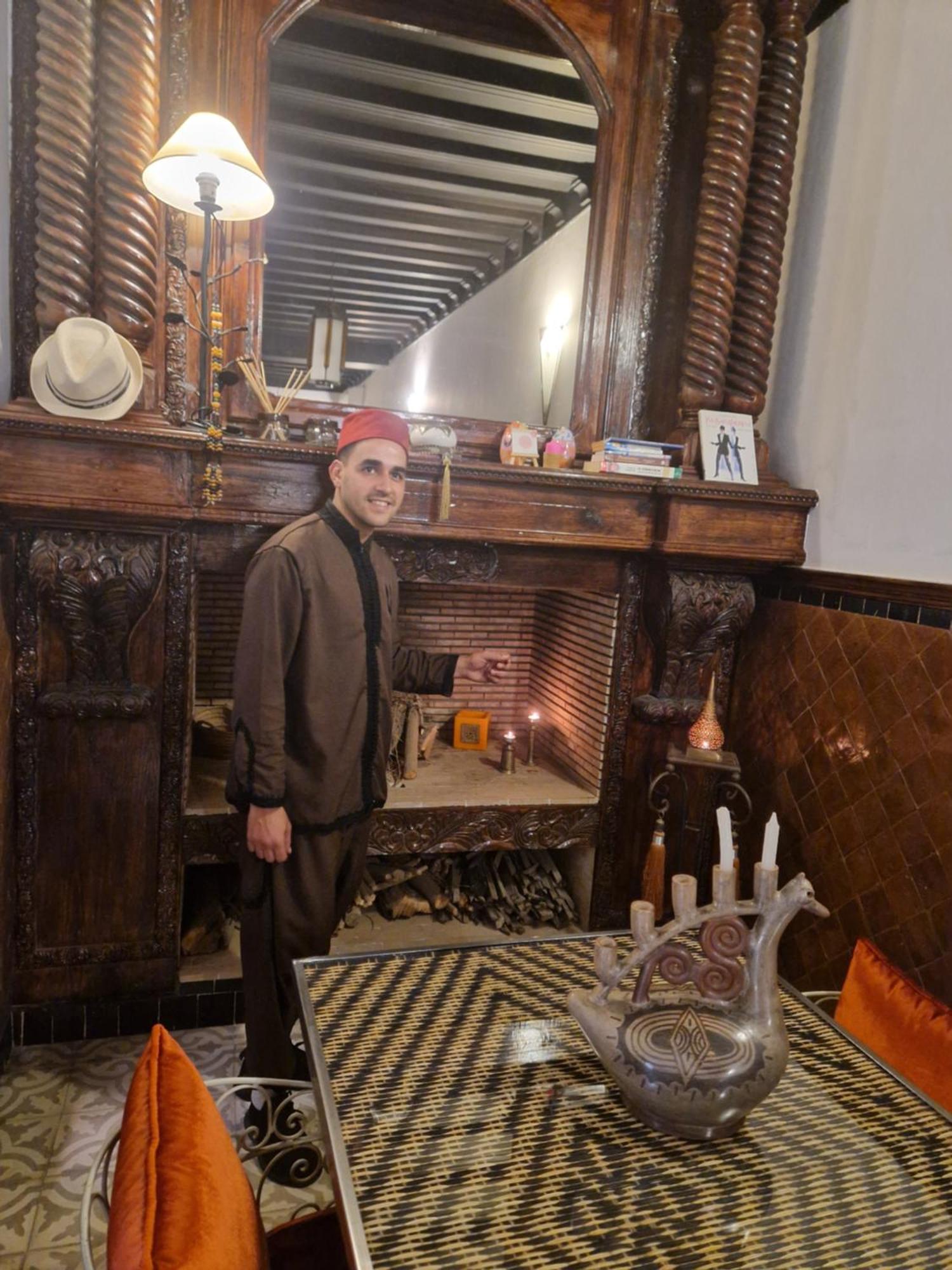 Riad Les Nuits De Marrakech มาร์ราเกช ภายนอก รูปภาพ A Moroccan Jew in a traditional Moroccan house