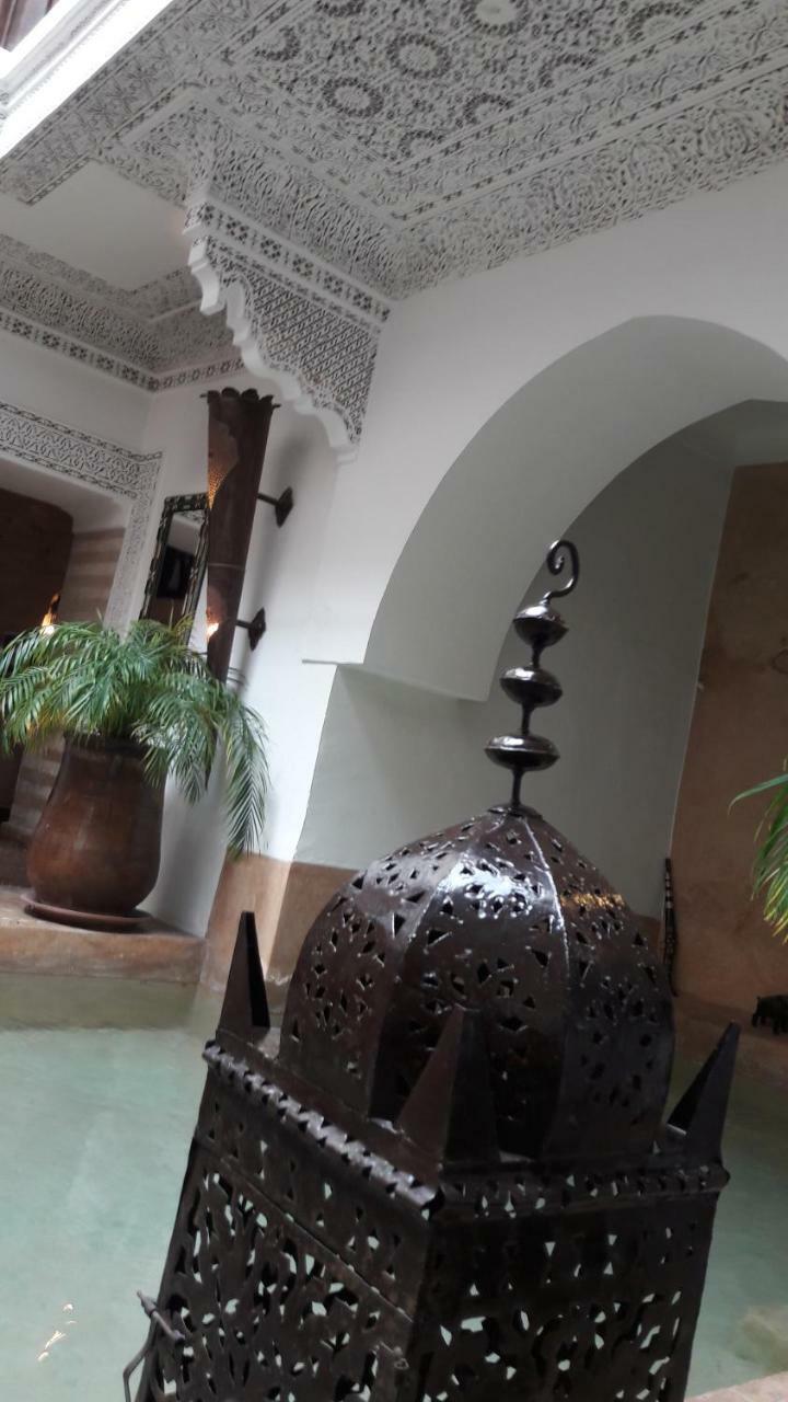 Riad Les Nuits De Marrakech มาร์ราเกช ภายนอก รูปภาพ A Moroccan-style interior